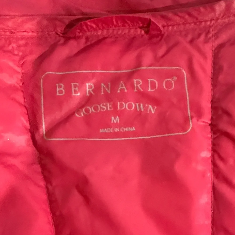 Bernardo Goose Down Women's Gray Puffer Jacket with Pink‎ Lining Packable